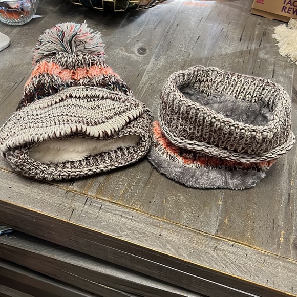 Snow beanie cap with mask and matching neck warmer - Picture 5 of 5